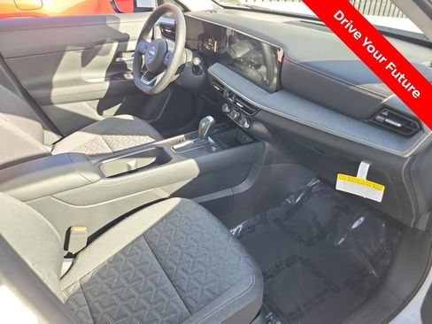 Certified 2025 Nissan Kicks SV FWD image 17