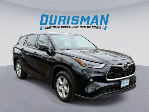 Used 2021 Toyota Highlander LE image 1