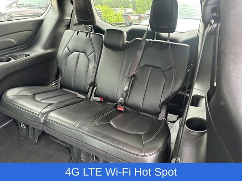 Used 2025 Chrysler Pacifica Select FWD image 10