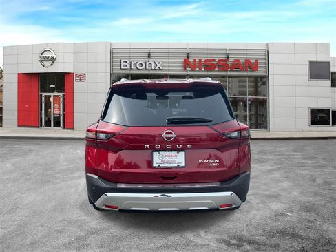 Used 2022 Nissan Rogue Platinum w/ Head-Up Display Package image 6