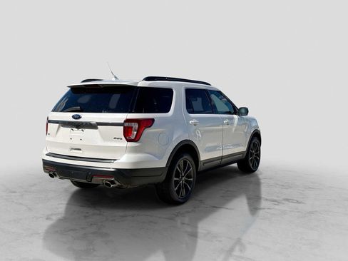 Used 2018 Ford Explorer XLT w/ Equipment Group 202A AWD/4WD image 6
