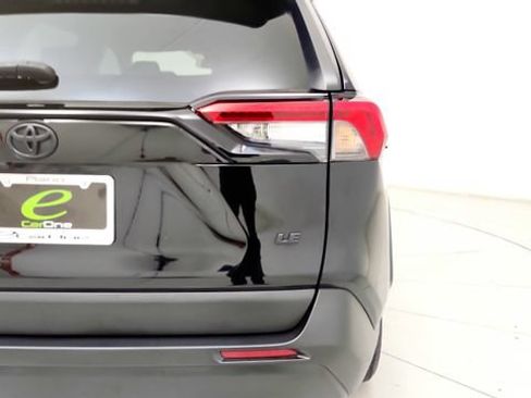 Used 2022 Toyota RAV4 LE FWD image 28