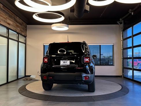 Used 2023 Jeep Renegade Trailhawk w/ Trailhawk Elite Group image 4