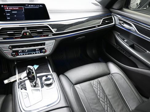 Used 2022 BMW 750i xDrive w/ Luxury Rear Seating Package AWD/4WD image 40