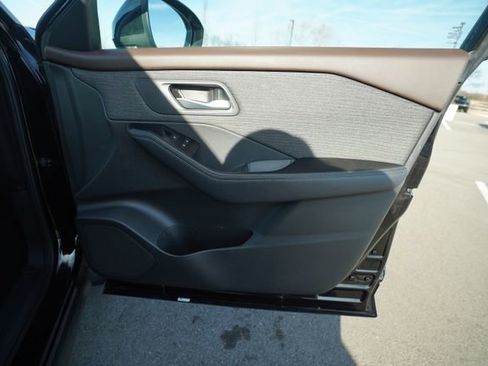 Used 2023 Nissan Rogue SV image 21