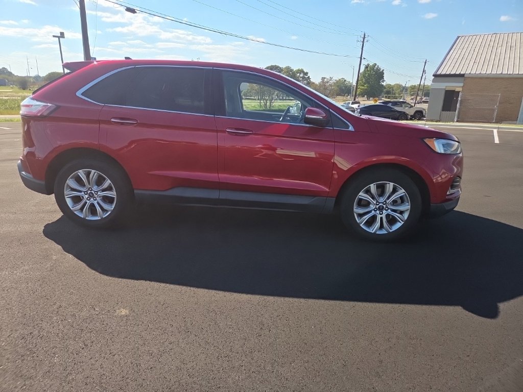 Used 2021 Ford Edge Titanium w/ Equipment Group 301A FWD image 16