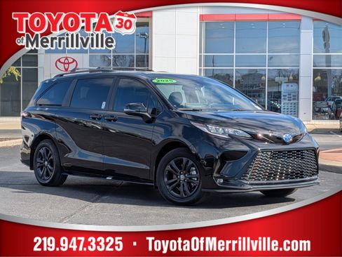 Used 2025 Toyota Sienna XSE w/ XSE Premium Package image 1