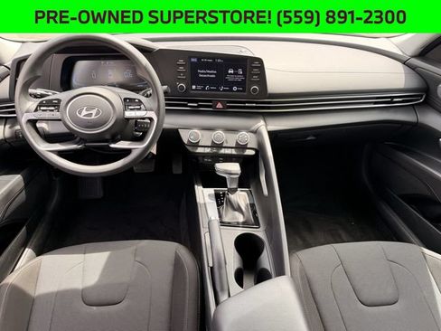 Used 2025 Hyundai Elantra SE FWD image 9