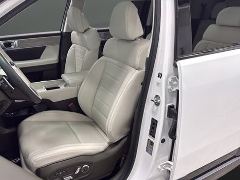 Used 2025 Hyundai Santa Fe Calligraphy AWD/4WD image 9