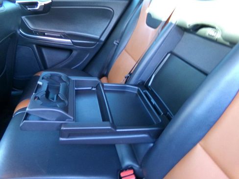 Used 2018 Volvo V60 T5 Cross Country w/ Convenience Package image 34