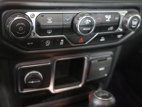 Used 2022 Jeep Wrangler Sport image 15