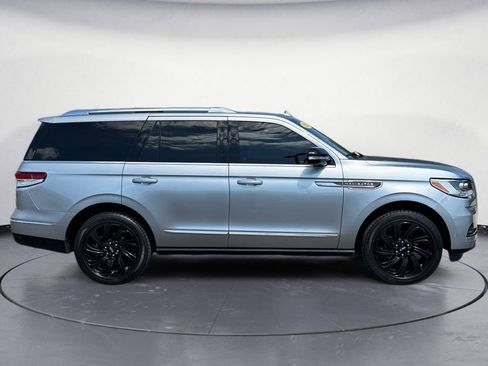 Used 2023 Lincoln Navigator Reserve AWD/4WD image 8