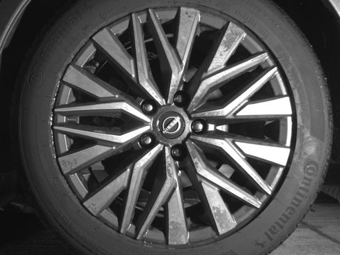 Used 2025 Nissan Altima 2.5 SV FWD image 14
