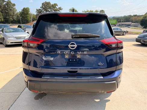 Used 2024 Nissan Rogue SV w/ SV Premium Package FWD image 17