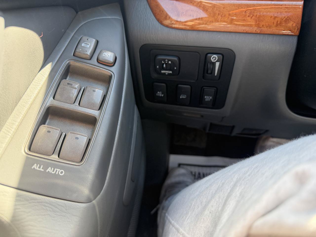 Used 2004 Lexus GX 470 w/ Preferred Accessory Pkg AWD/4WD image 24