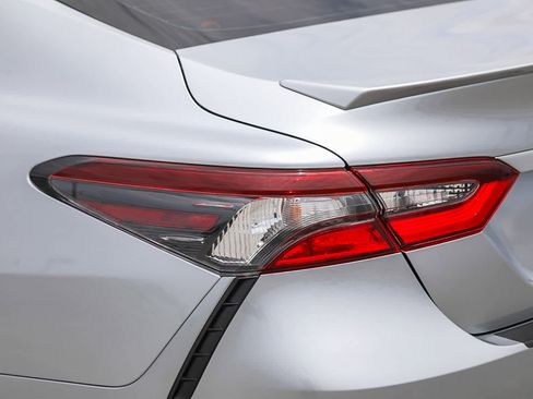 Used 2024 Toyota Camry SE FWD image 9