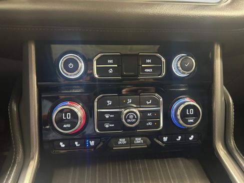 Used 2024 GMC Yukon Denali AWD/4WD image 16