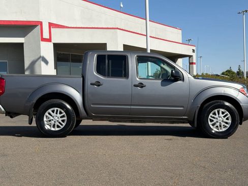 Used 2018 Nissan Frontier SV AWD/4WD image 6