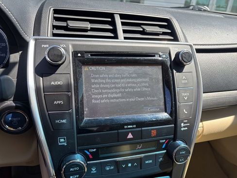 Used 2017 Toyota Camry XLE w/ Moonroof Package FWD image 21