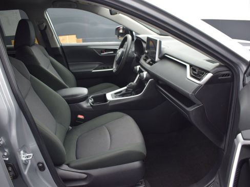 Used 2025 Toyota RAV4 XLE FWD image 10