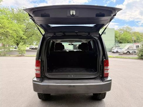 Used 2010 Jeep Liberty Sport image 5