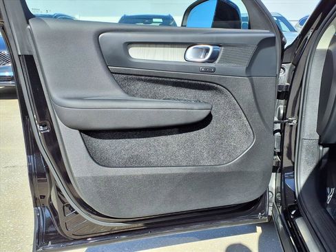 Certified 2024 Volvo XC40 B5 Plus image 23