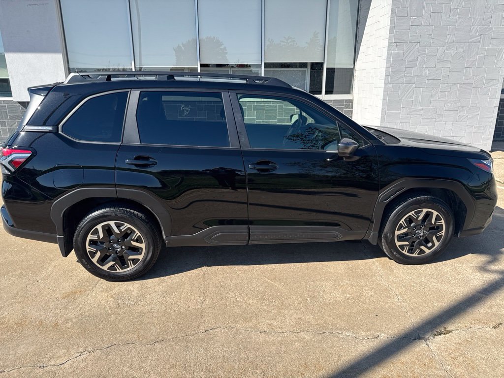 Used 2025 Subaru Forester Premium w/ Convenience Package #1 AWD/4WD image 17