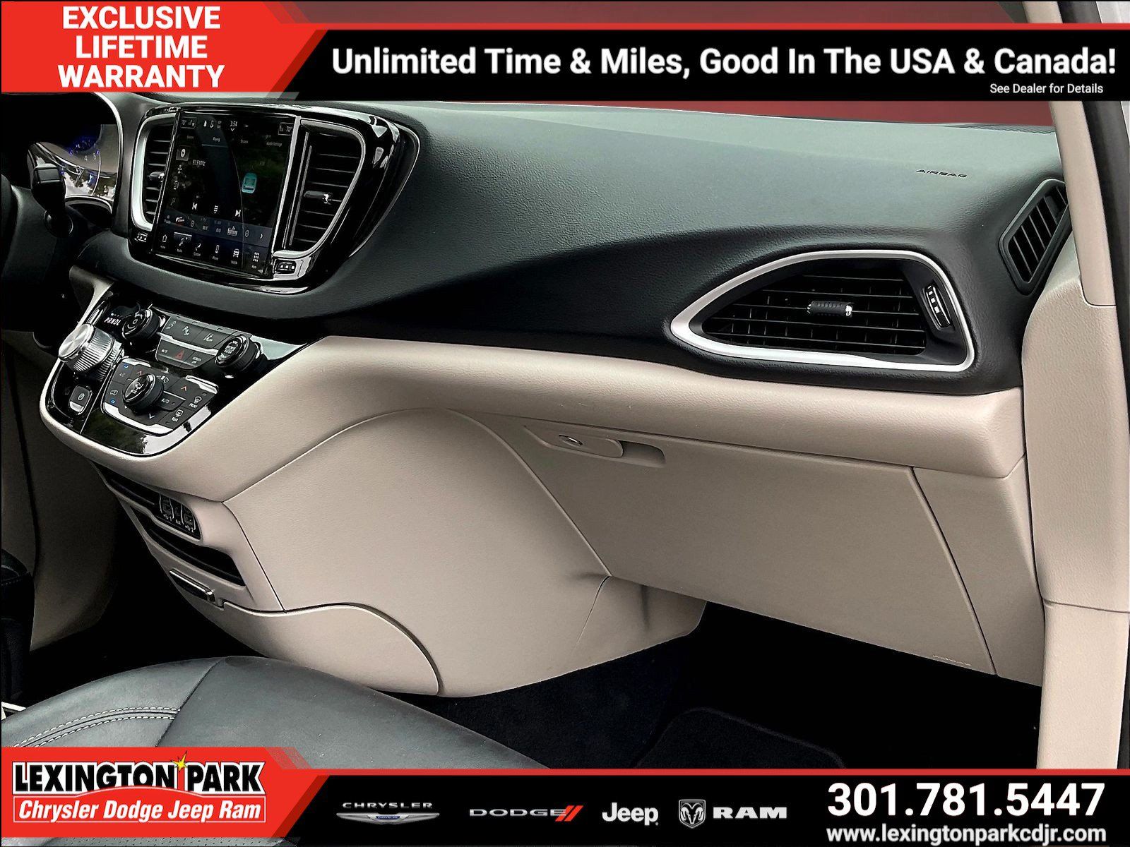 Used 2024 Chrysler Pacifica Touring-L FWD image 25