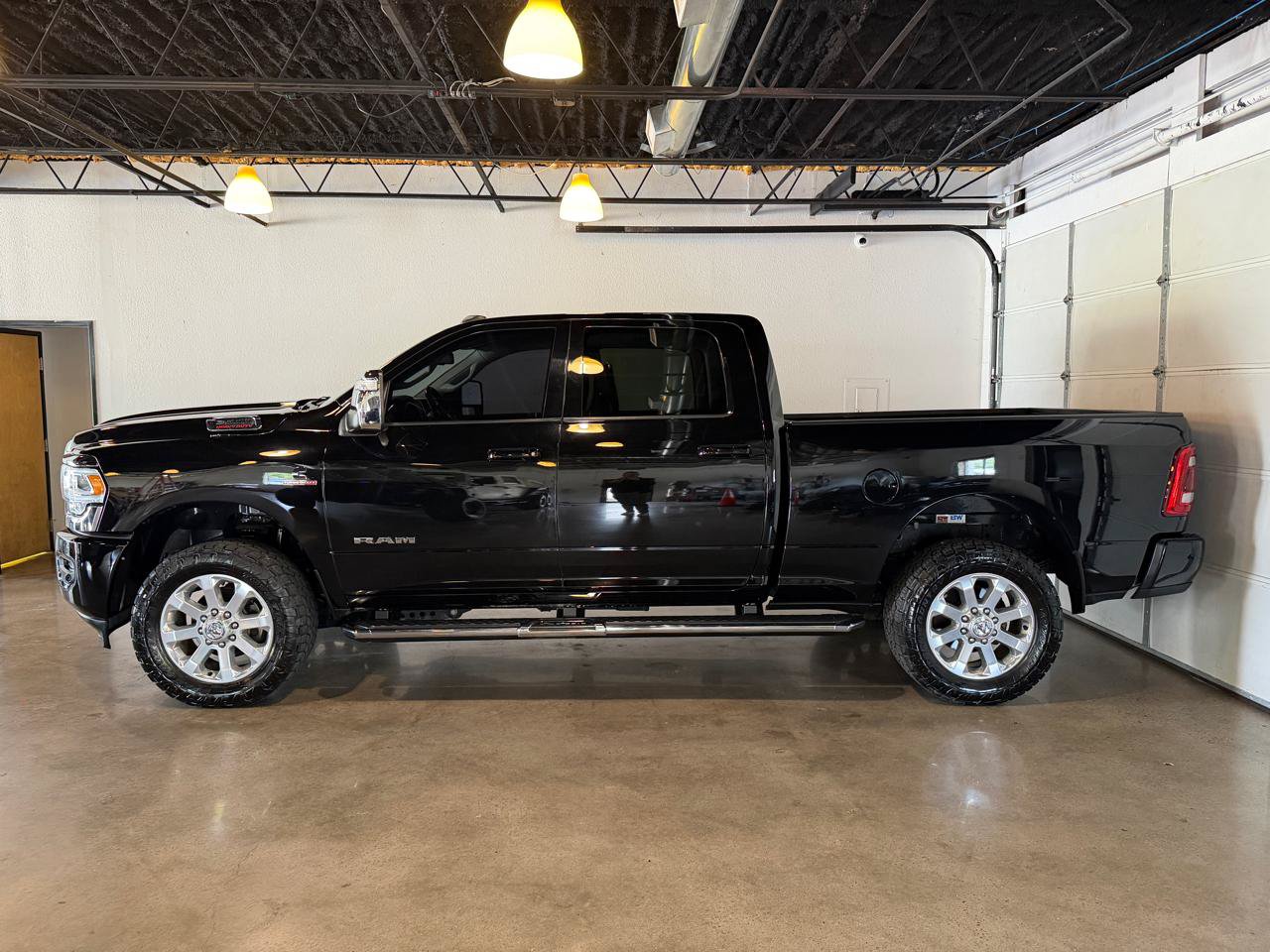 Used 2023 RAM 3500 Laramie AWD/4WD image 2