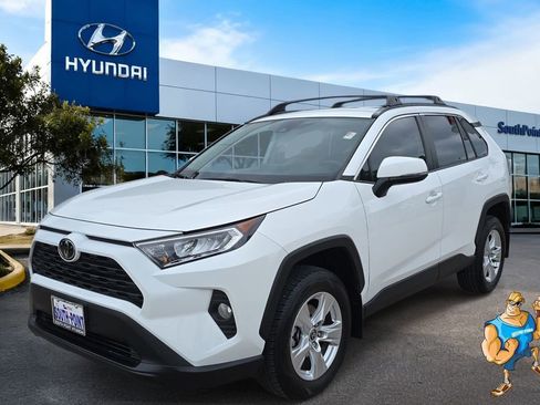 Used 2021 Toyota RAV4 XLE FWD image 1