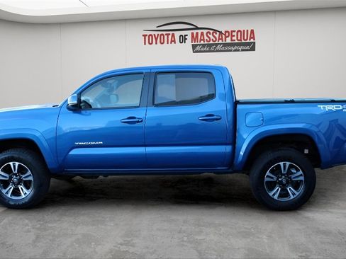 Certified 2018 Toyota Tacoma TRD Sport image 2