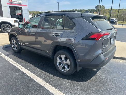 Used 2024 Toyota RAV4 XLE w/ Convenience Package image 4