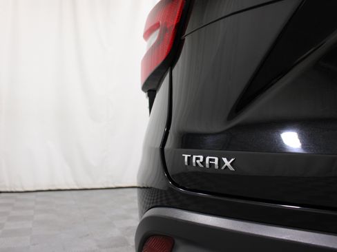 Used 2024 Chevrolet Trax LT w/ Driver Confidence Package FWD image 27