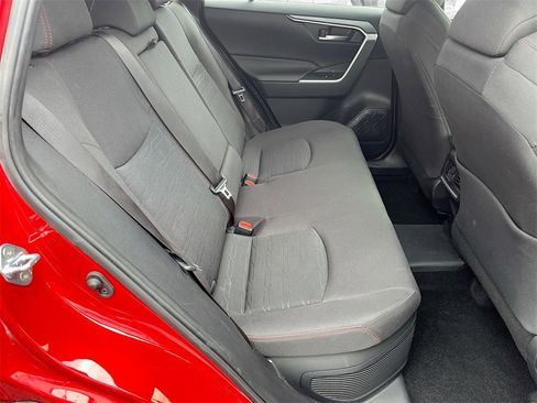 Used 2024 Toyota RAV4 SE w/ Weather & Moonroof Package image 28