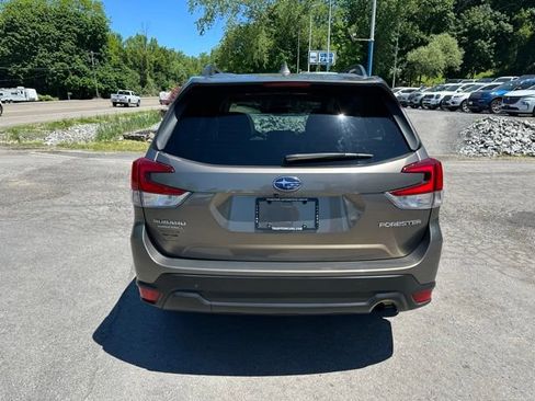 Used 2020 Subaru Forester Premium AWD/4WD image 4