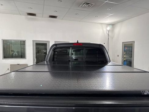 Used 2020 Toyota Tacoma SR w/ SR Convenience Package RWD image 9