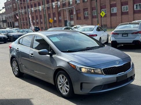 Used 2017 Kia Forte S FWD image 3