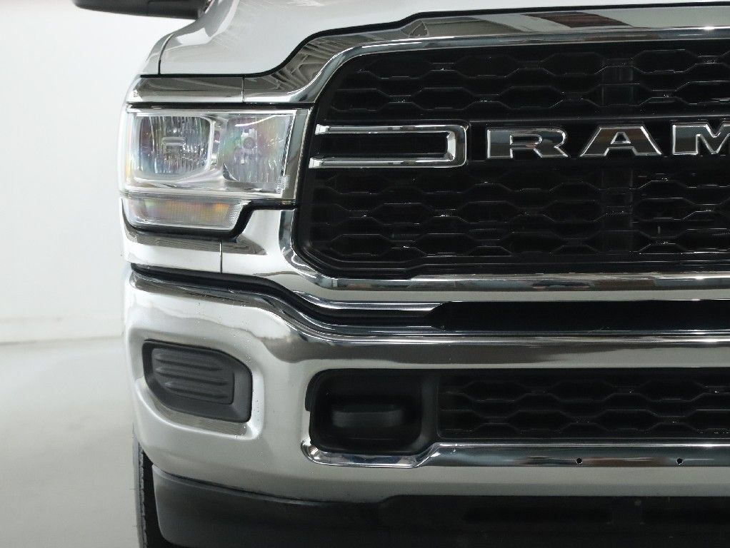 Used 2024 RAM 3500 Tradesman w/ Chrome Appearance Group AWD/4WD image 6
