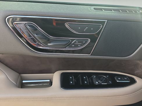 Used 2024 Lincoln Navigator Reserve AWD/4WD image 11