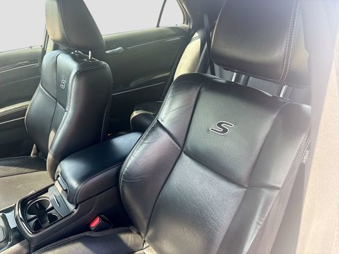 Used 2023 Chrysler 300 S w/ Comfort Group RWD image 22