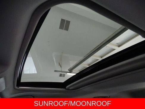 Used 2021 Toyota RAV4 XLE w/ Convenience Package AWD/4WD image 13