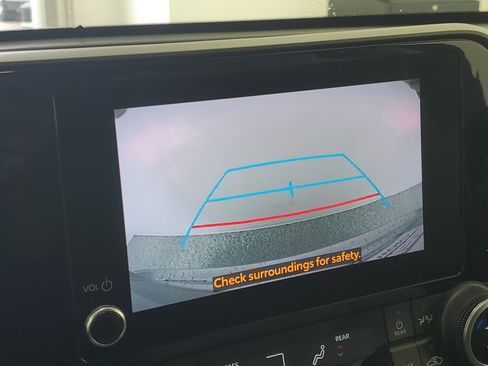 Used 2023 Toyota Highlander LE FWD image 30