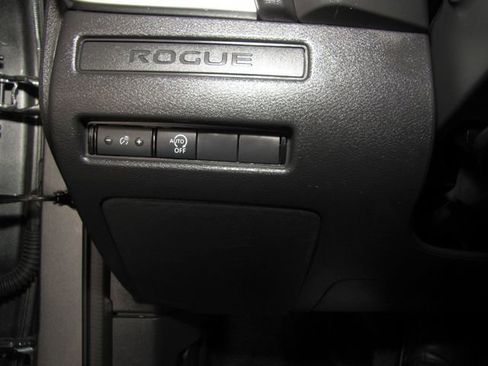 Used 2025 Nissan Rogue S FWD image 8