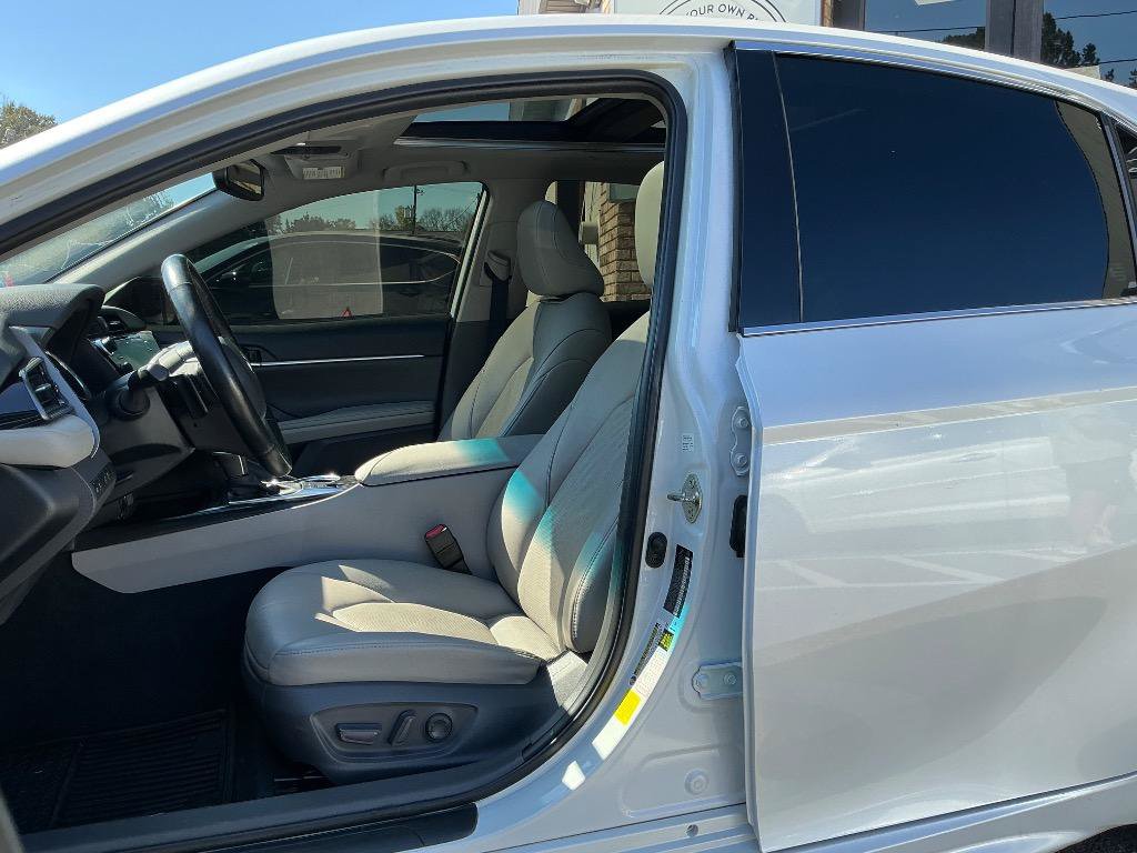 Used 2020 Toyota Camry XSE FWD image 16