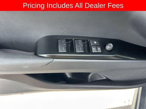 Used 2025 Toyota Camry SE w/ Convenience Package FWD image 4