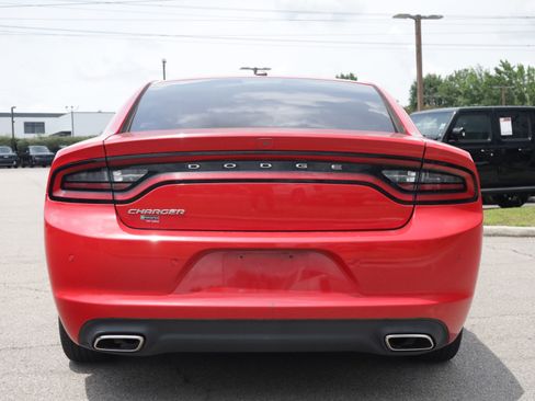 Used 2019 Dodge Charger SXT RWD image 4