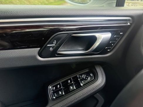 Used 2022 Porsche Macan image 18