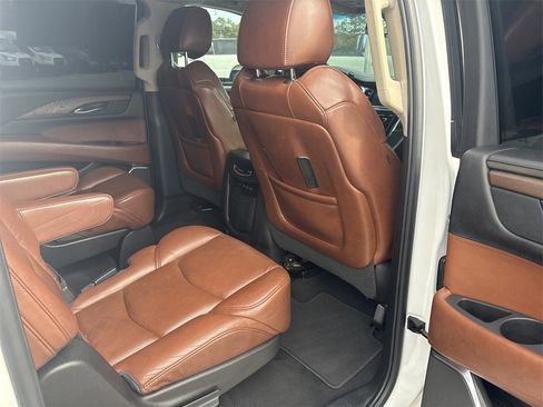 Used 2019 Cadillac Escalade ESV Luxury image 20
