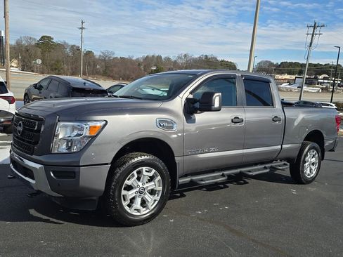 Used 2024 Nissan Titan SV w/ SV Convenience Package image 7