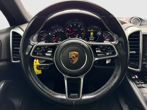 Used 2018 Porsche Cayenne Platinum Edition AWD/4WD image 19